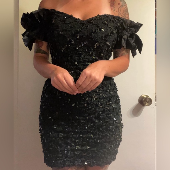 Betsy & Adam Dresses & Skirts - VINTAGE 80S SEQUIN MINI DRESS